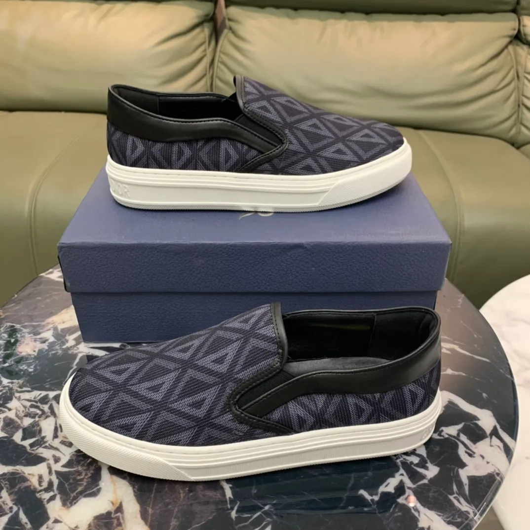 Factory price 340, Dior series casual shoes 👟🔥🕷🕷【Dior】Dior New casual men's shoes are launched in Hong Kong counters. Official website 1:1 production. Original Italian materials. Designed by European and American masters. Perfect shape to create counter quality, solid color rubber wear-resistant outsole and classic dazzling head! Super versatile and very comfortable. High-end without losing taste, fashionable and novel! ! Absolute focus! Code number: 38-45